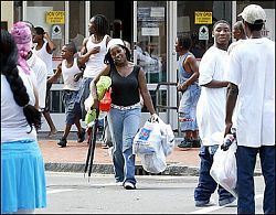 Looters in New </p> <p>Orleans